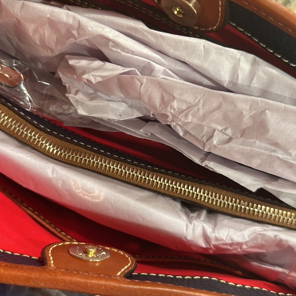 Dooney & Bourke handbag - Picture 2 of 3